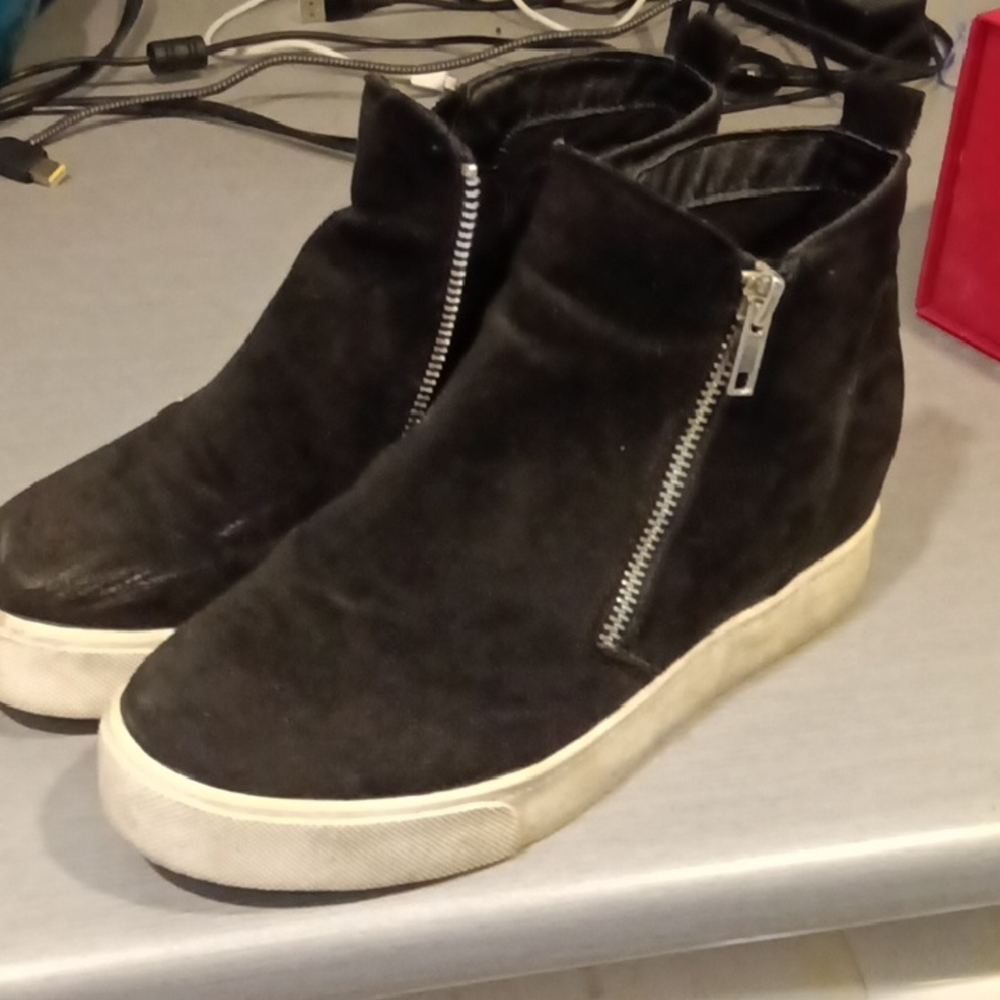 H&M Black Sneakers with Sleek Design